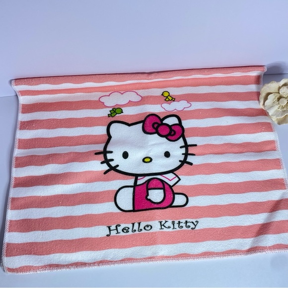 Hello Kitty Pink and White BNWT microfiber towel - Picture 1 of 5